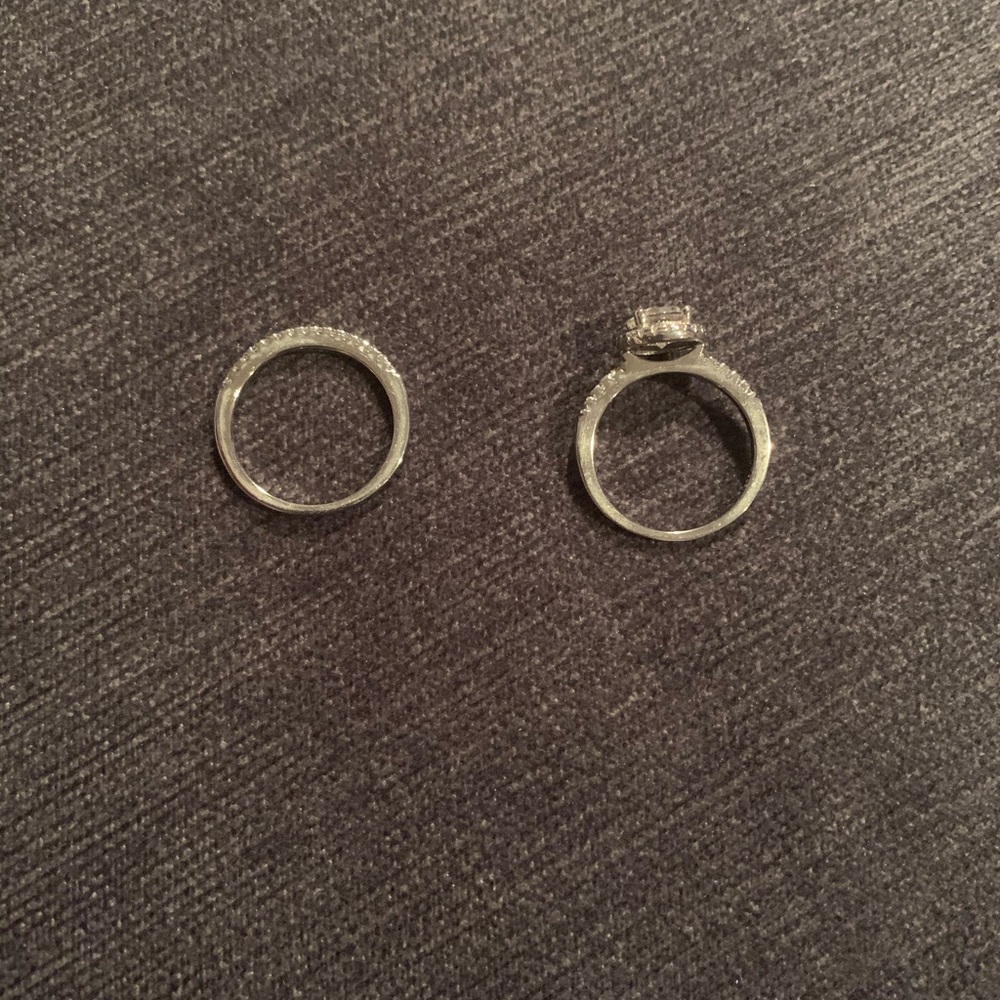 Solitaire Halo Engagement Ring Wedding Set - Picture 4 of 4